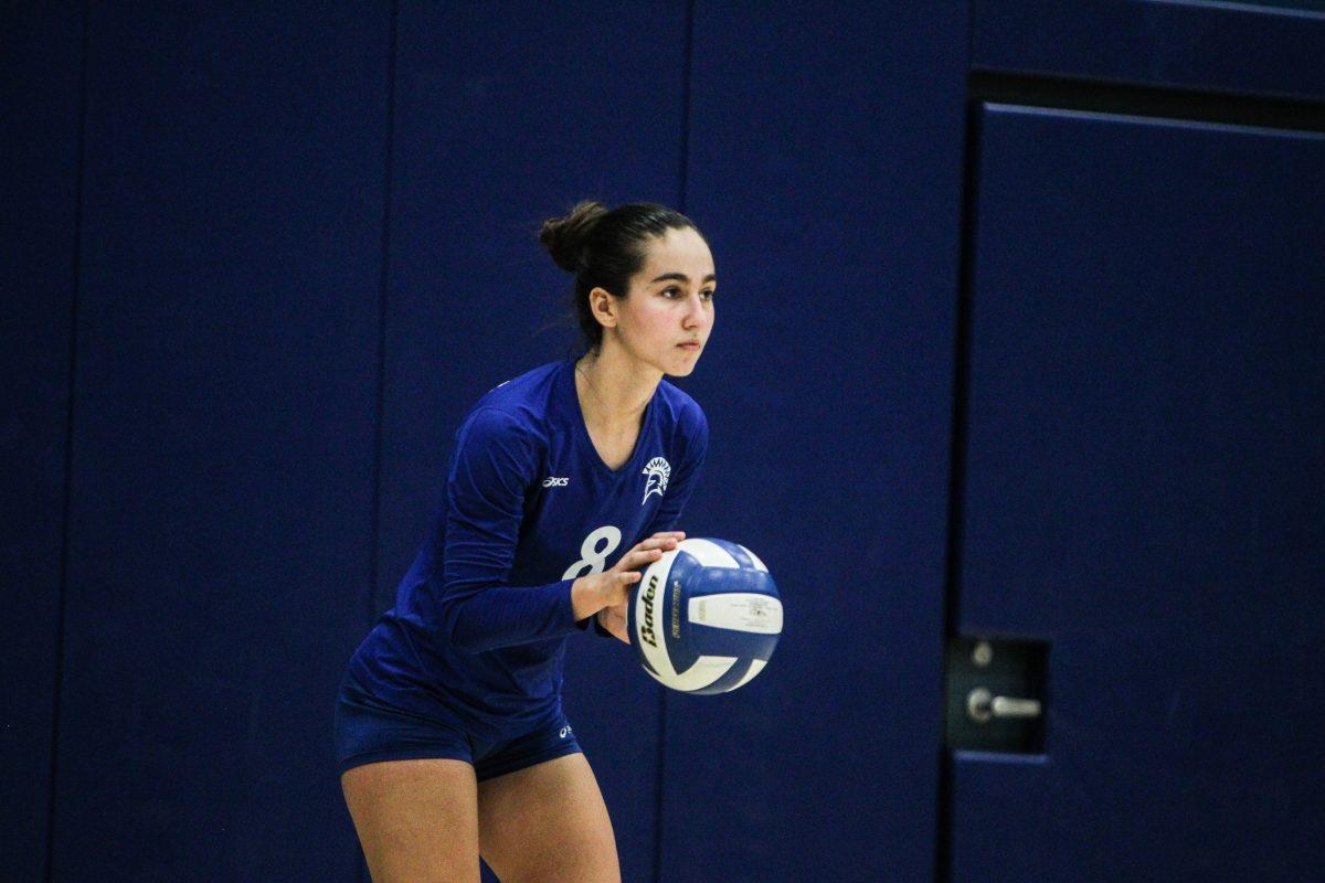 Lobos dismantle Spartans in three sets