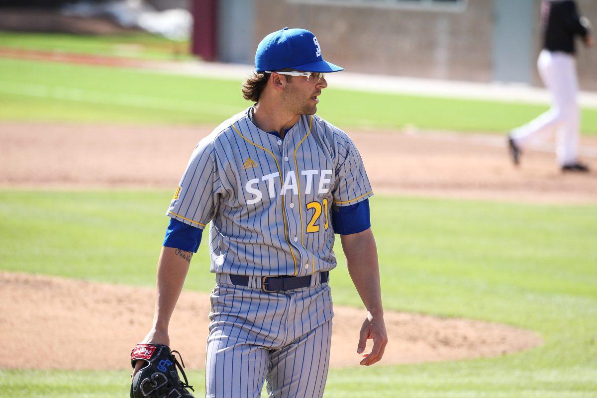 Baseball gives up 13 walks in loss to Bulldogs