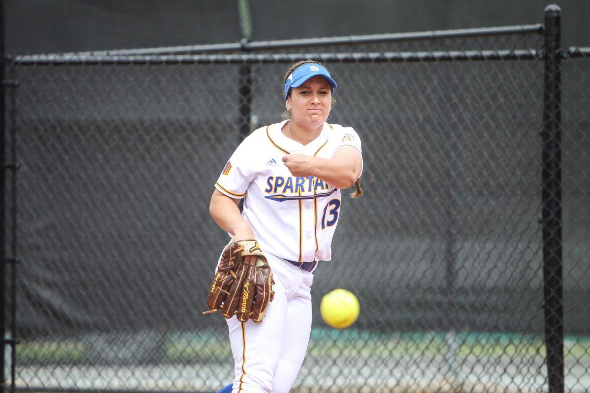 Softball wins 12th straight, takes series against rival Bulldogs