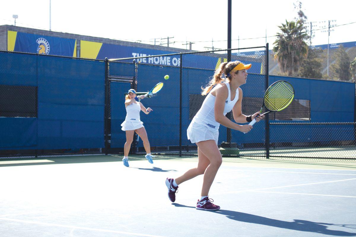 Freshman Tess Menten (front) and sophomore Alba Pedrero Galindo (back) win their doubles match 6-2 on Saturday. Photo by Andrew Glenn.