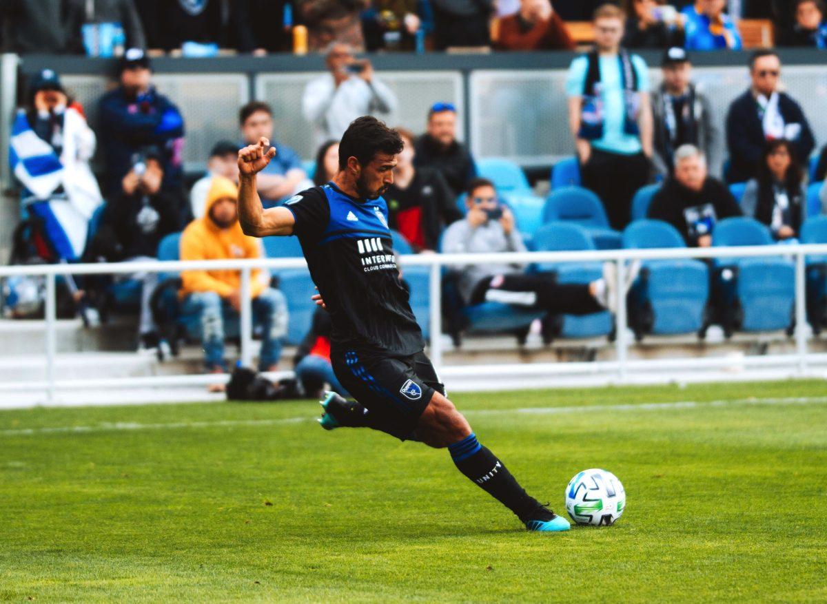 Defender Oswaldo Alan&#237;s marks his San Jose Earthquakes debut with a last-minute free kick goal, forcing a draw against Toronto FC in the team&#8217;s home opener Saturday afternoon.