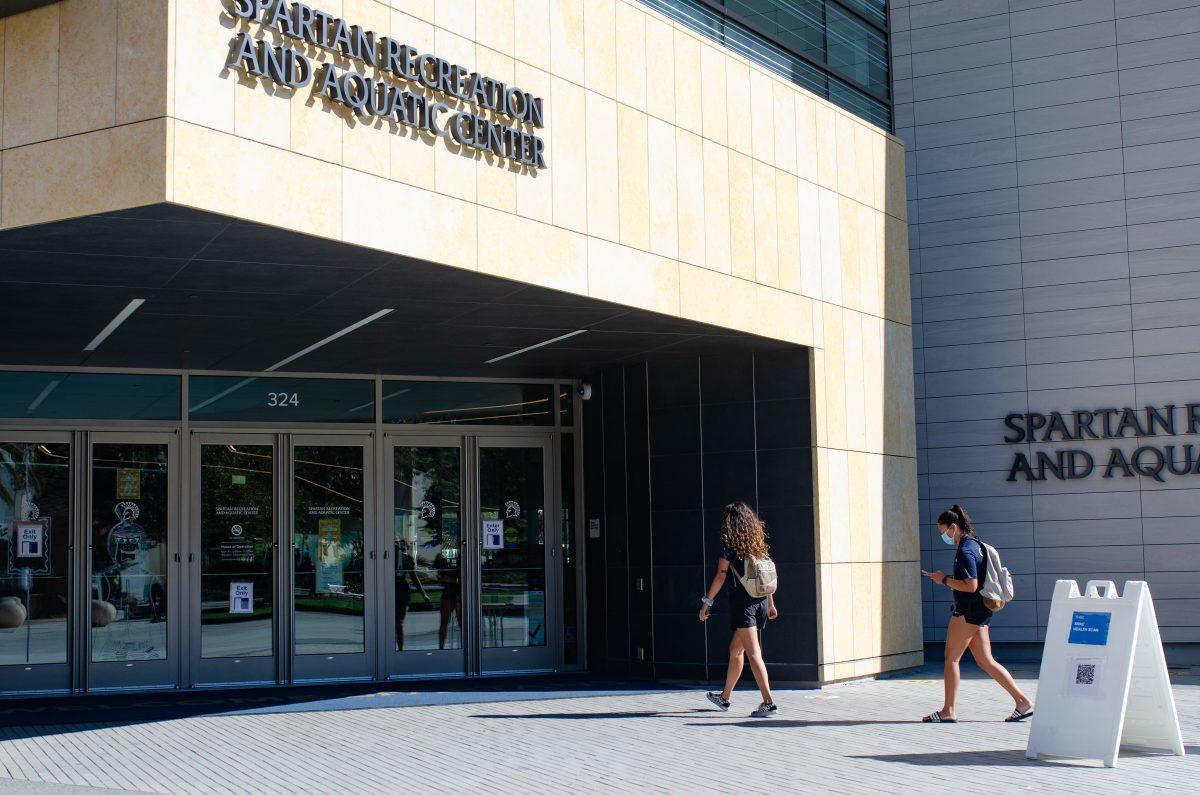 Two San Jose State students walk into the SRAC on Oct. 19. The SRAC reopened Oct. 13 after it was shut down in March to prevent the spread of the coronavirus. Blue Nguyen/Spartan Daily.