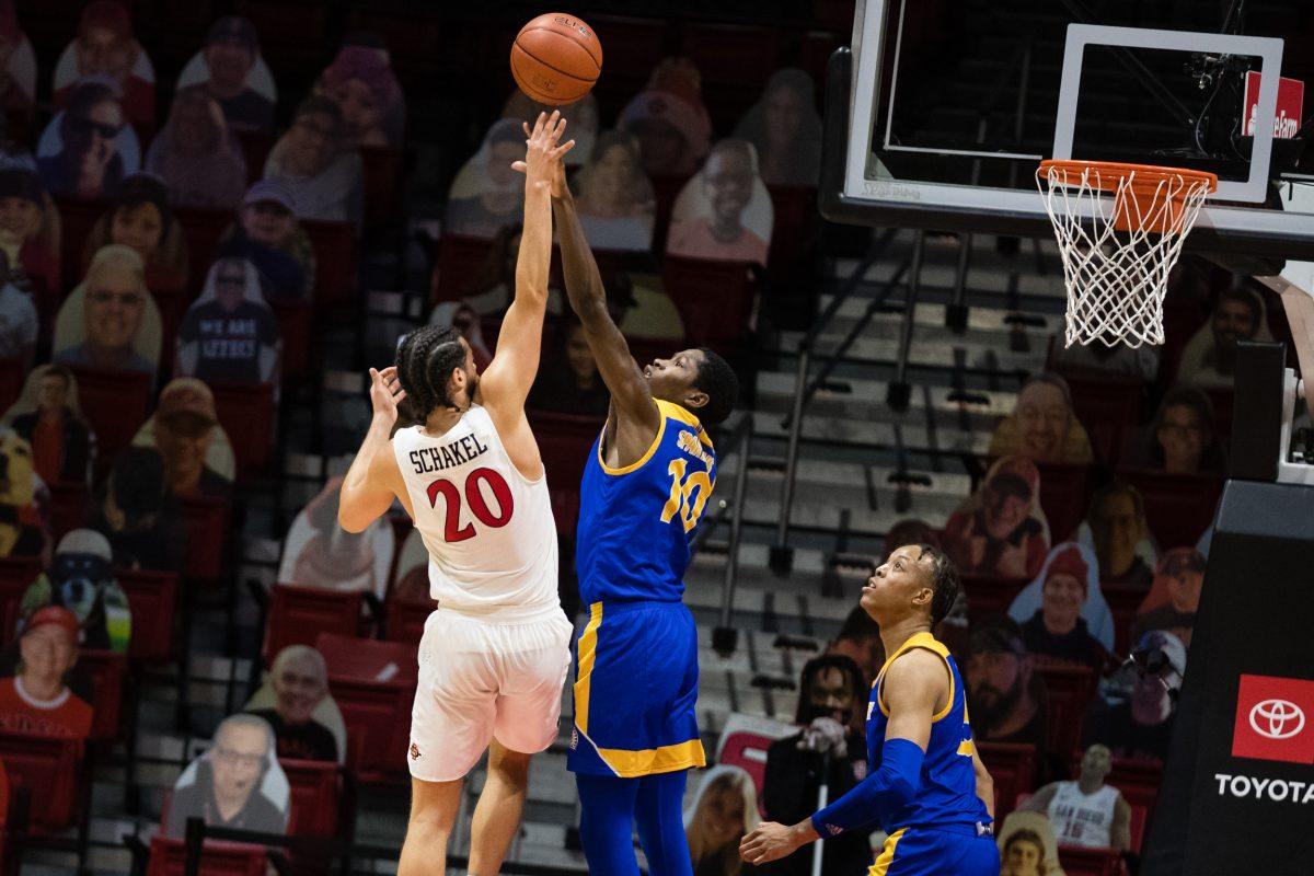 SJSU guard Omari Moore attempts to block SDSU guard Jordan Schakel&#8217;s shot during Monday night&#8217;s game.