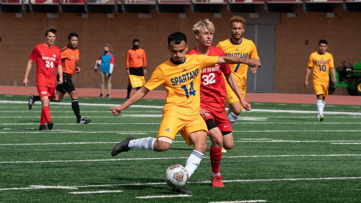 SJSU midfielder Nicolas Brenes prepares to kick the ball during Saturday&#8217;s 2-1 victory against Dixie State.