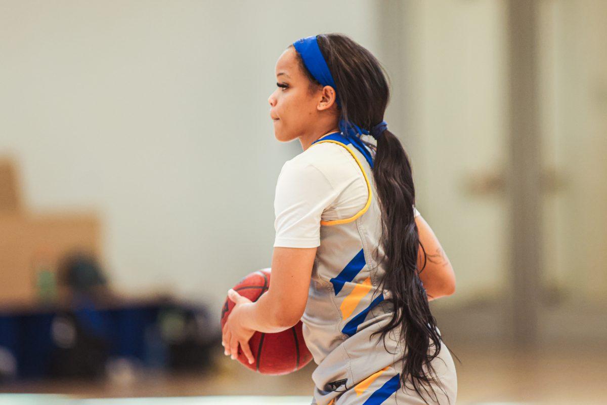 SJSU guard Jada Holland attempts a pass during a fall practice at the Spartan Recreation and Aquatic Center. Holland averaged 11.7 points per game last season at UC Riverside.