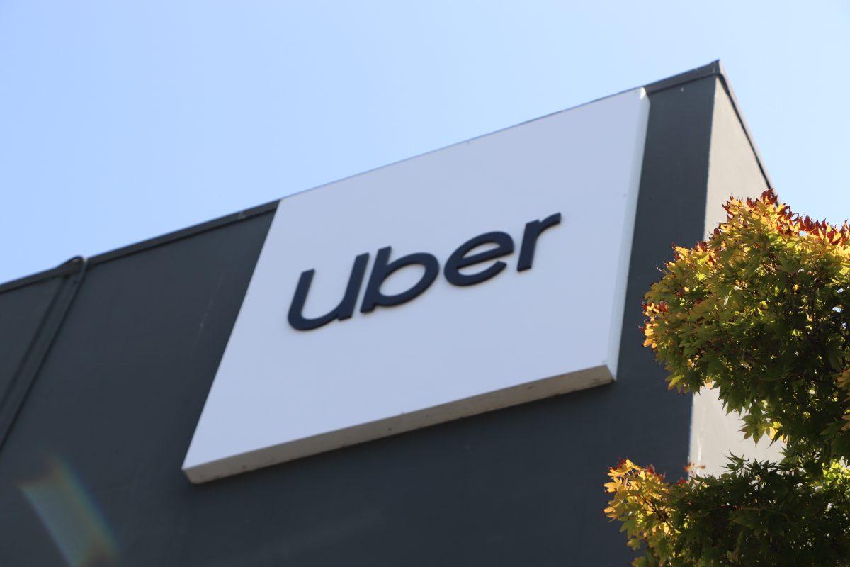 Uber raises minimum age for drivers