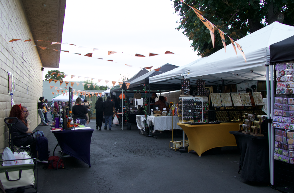 Vendors gather on Park Avenue for the fi fth annual Falloween event hosted by the San José Makers on Sunday.