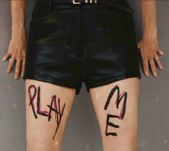 Kim Gordon’s ‘PLAY ME’ isn’t playing