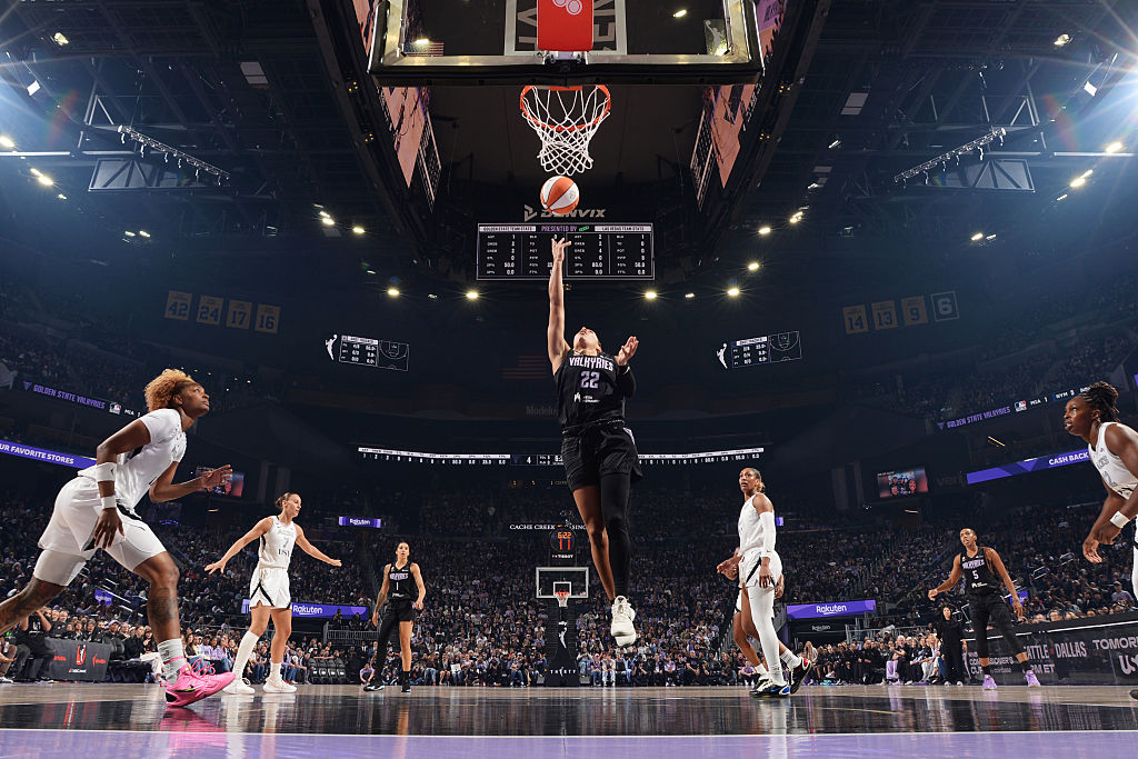 SAN FRANCISCO, CA - MAY 31: Veronica Burton #22 of the Golden State Valkyries shoots the ball during the game against the Las Vegas Aces on May 31, 2026 at Chase Center in San Francisco, California. Copyright 2026 NBAE (Photo by Noah Graham/NBAE via Getty Images)