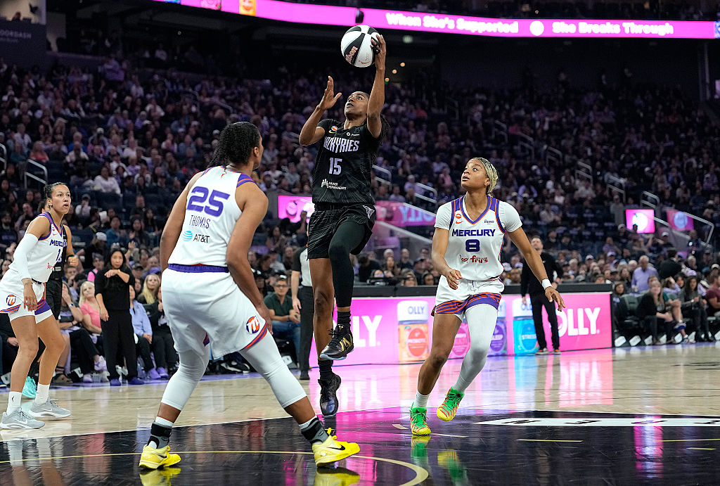SAN FRANCISCO, CALIFORNIA - JUNE 09: Tiffany Hayes #15 of the Golden State Valkyries shoots and scores over Alyssa Thomas #25 of the Phoenix Mercury in the first half during a WNBA Commissioner's Cup game at Chase Center on June 9, 2026 in San Francisco, California. (Photo by Thearon W. Henderson/Getty Images)